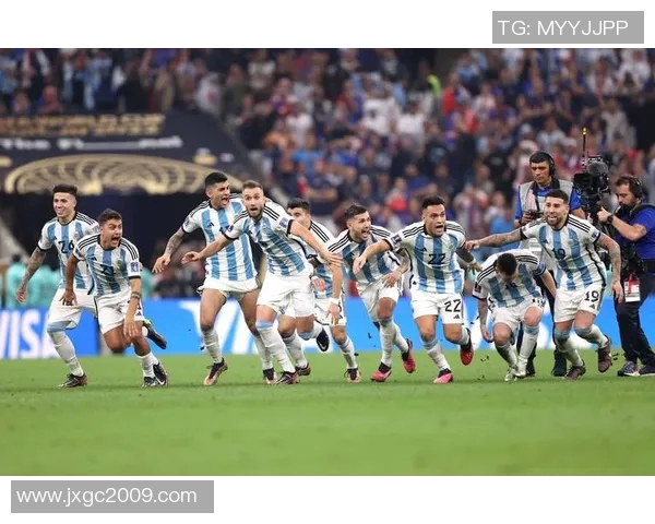 球星足球动作解析:从技术细节到赛场表现全面剖析 球星足球动作解析:从技术细节到赛场表现全面剖析