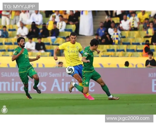 足球场上硬了他成了焦点 无数球迷为之疯狂的球星揭秘